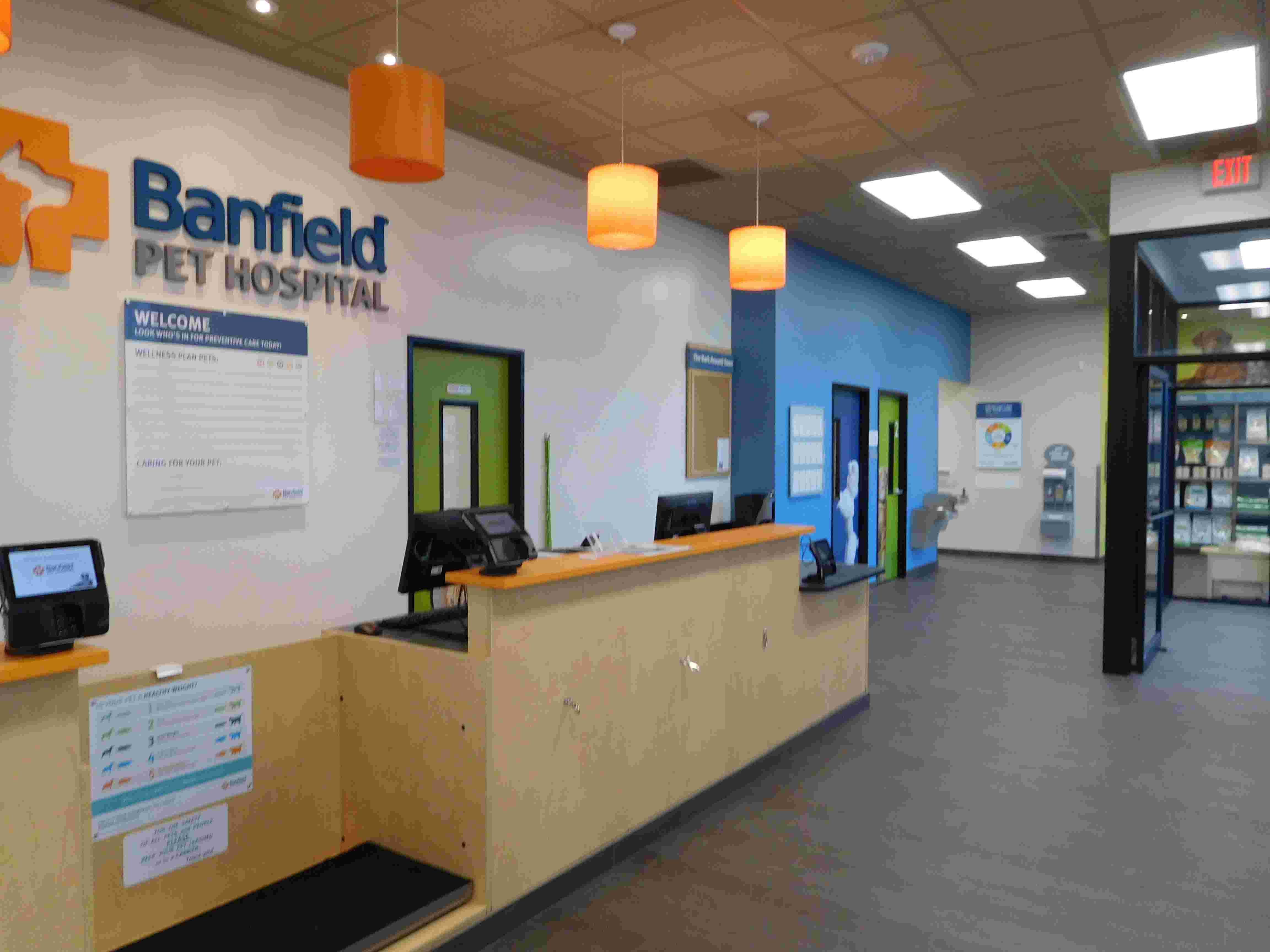 The Banfield Largo West Bay front desk