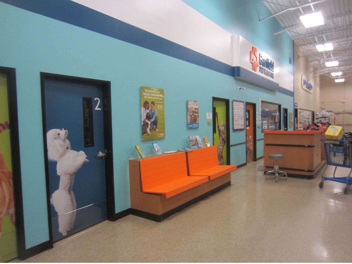 Banfield Pet Hospital: Jacksonville (Oakleaf) waiting area