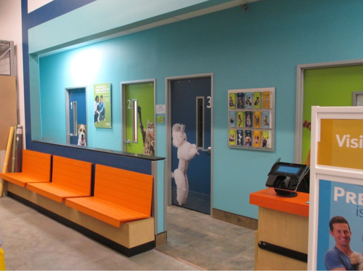 Banfield Pet Hospital: Jacksonville Beach waiting area
