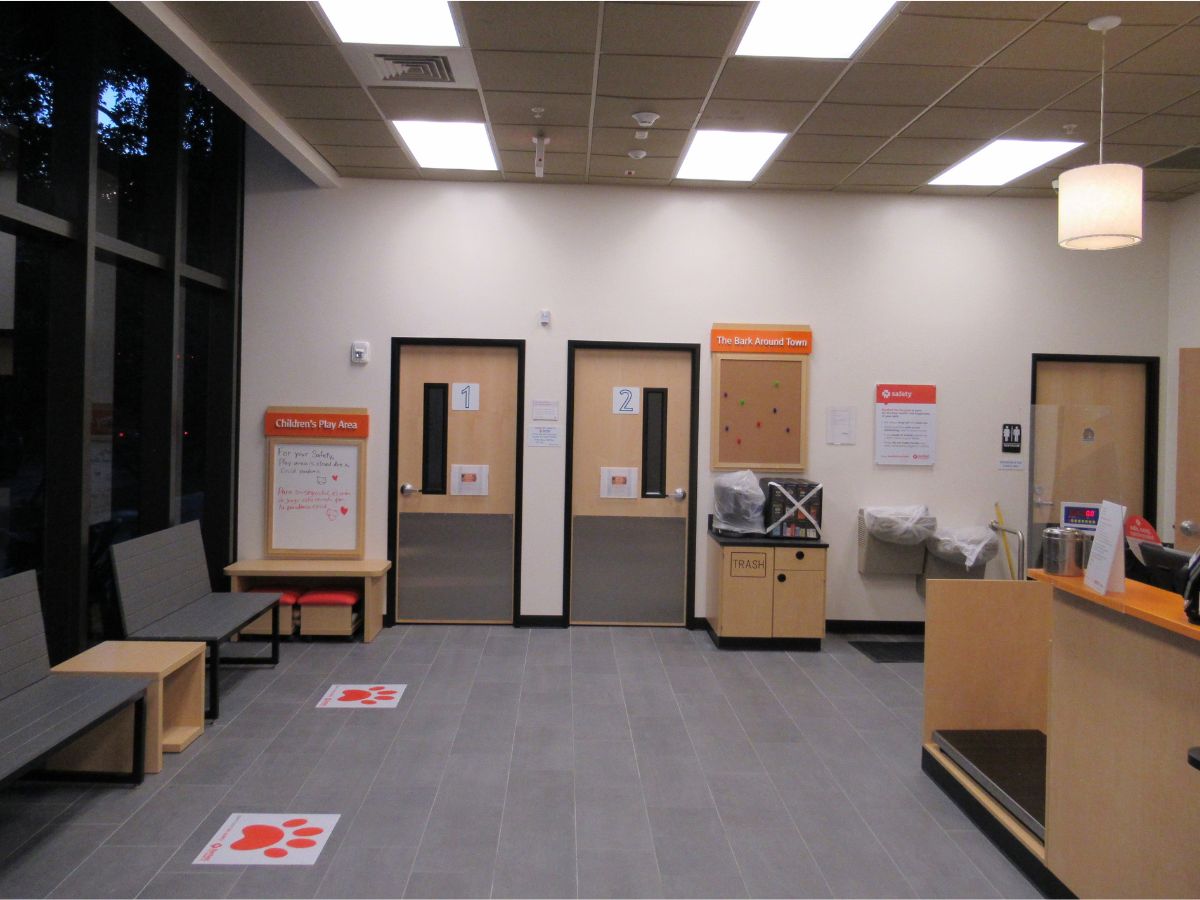 The front lobby of the Coral Gables PH Banfield hospital