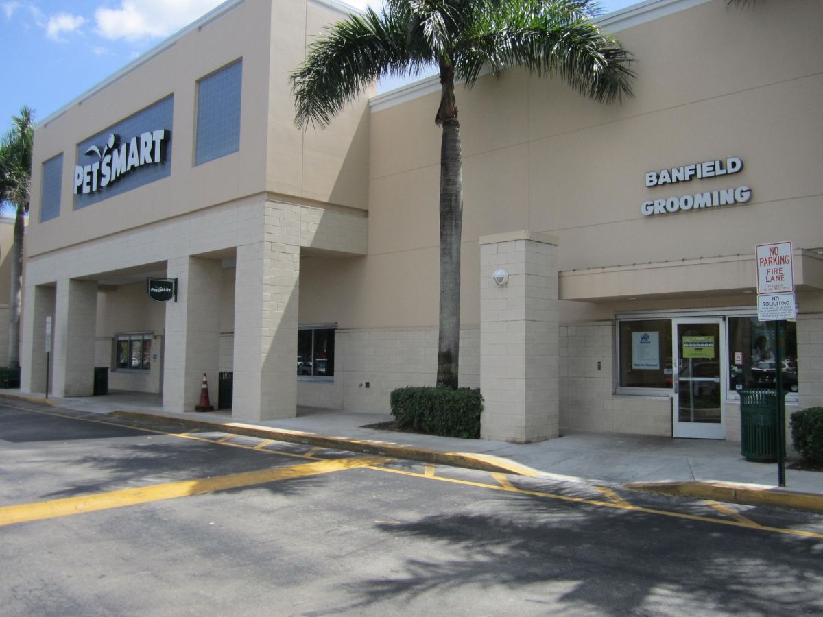 Front entrance to the Pembroke Pines location