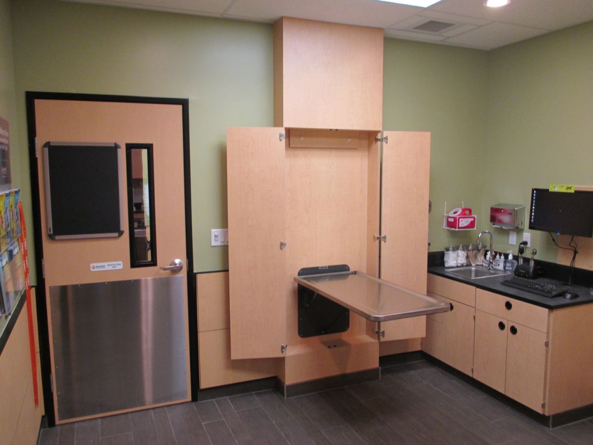 The Banfield Pet Hospital Hollywood exam room