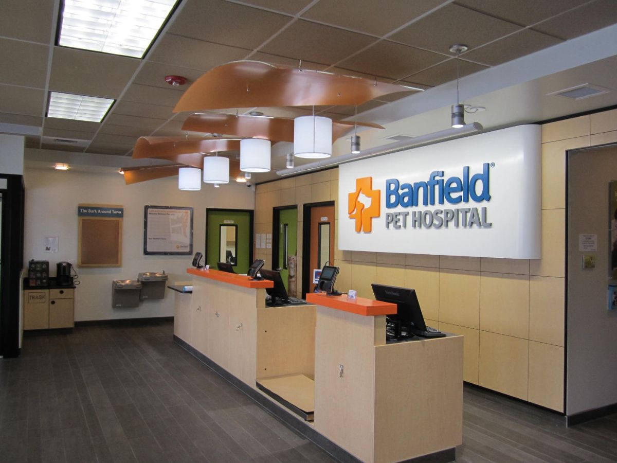The Banfield Pet Hospital Margate front desk