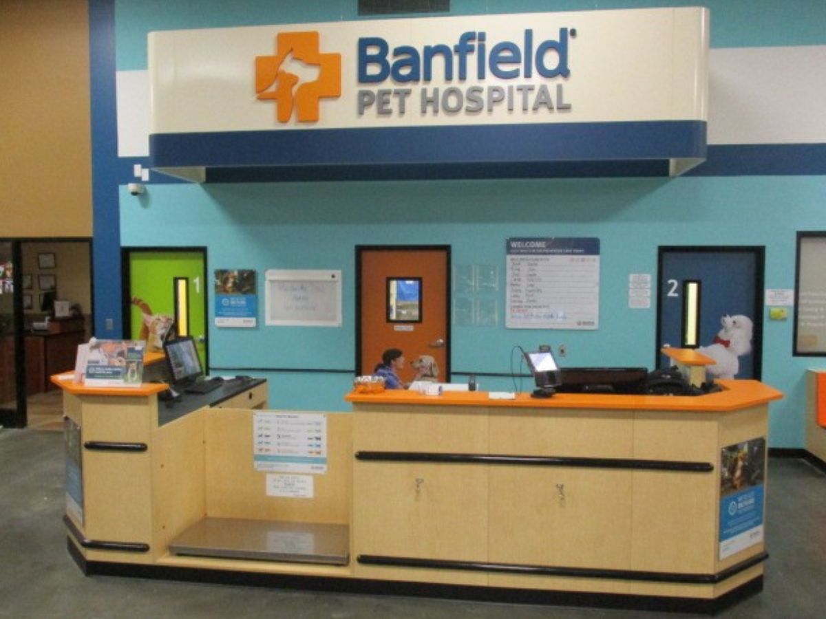 The Banfield Pet Hospital: Trinity front desk