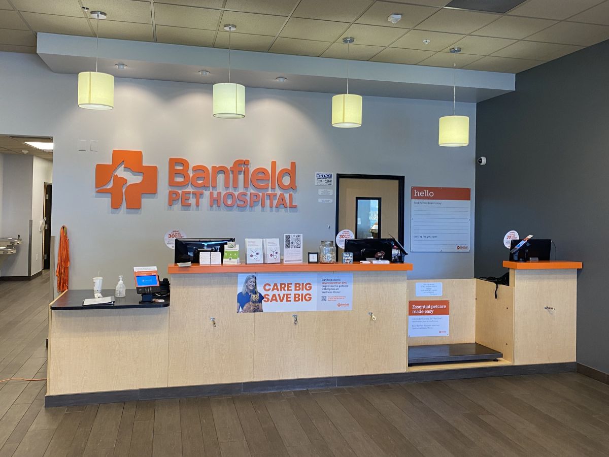 The Banfield Pet Hospital Palm Harbor front desk