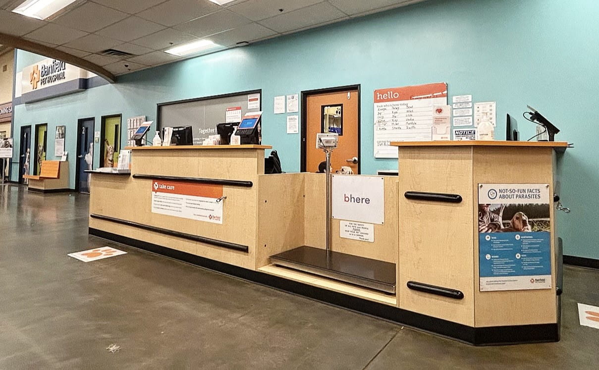 The Banfield Marietta hospital front desk and check-in