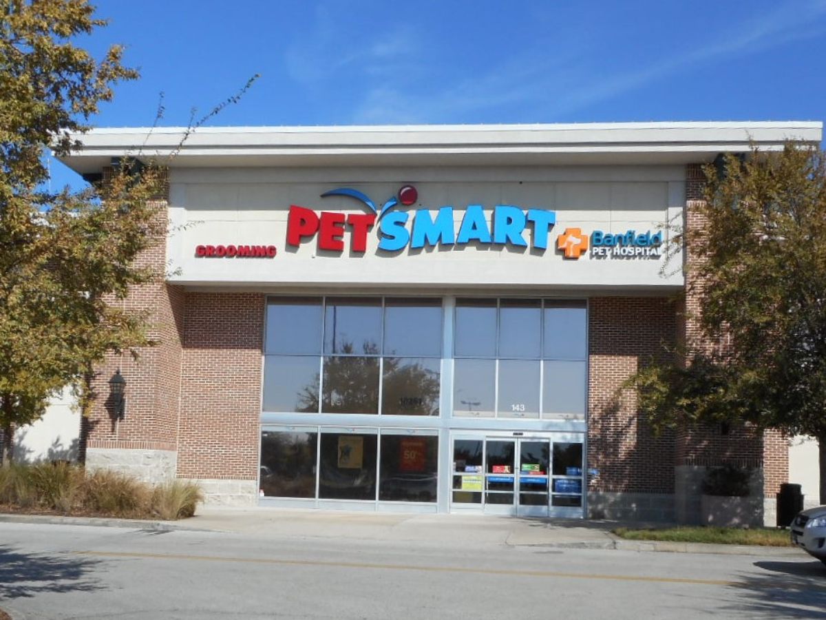 The Banfield Pet Hospital: Jacksonville (Gate Parkway) Building exterior