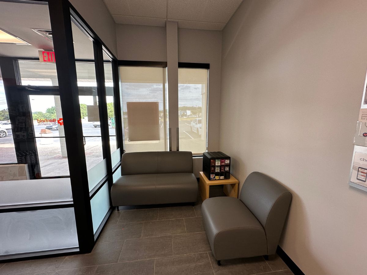 The Banfield Pet Hospital: Kennesaw Main waiting area