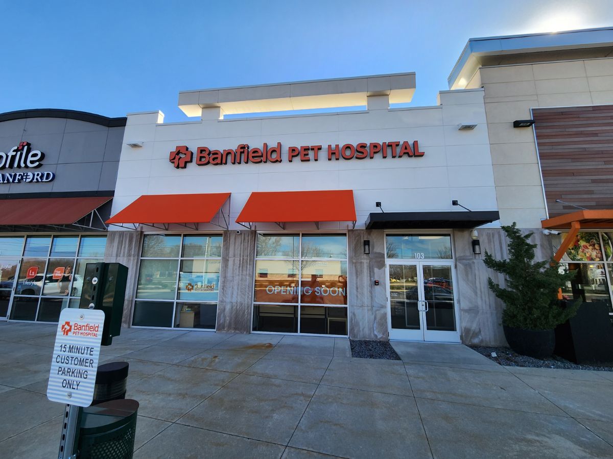 The Banfield Rivers Edge hospital front doors