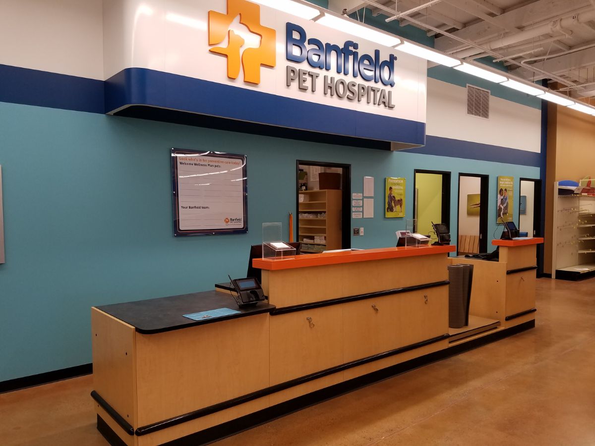 The Orange Banfield hospital front desk