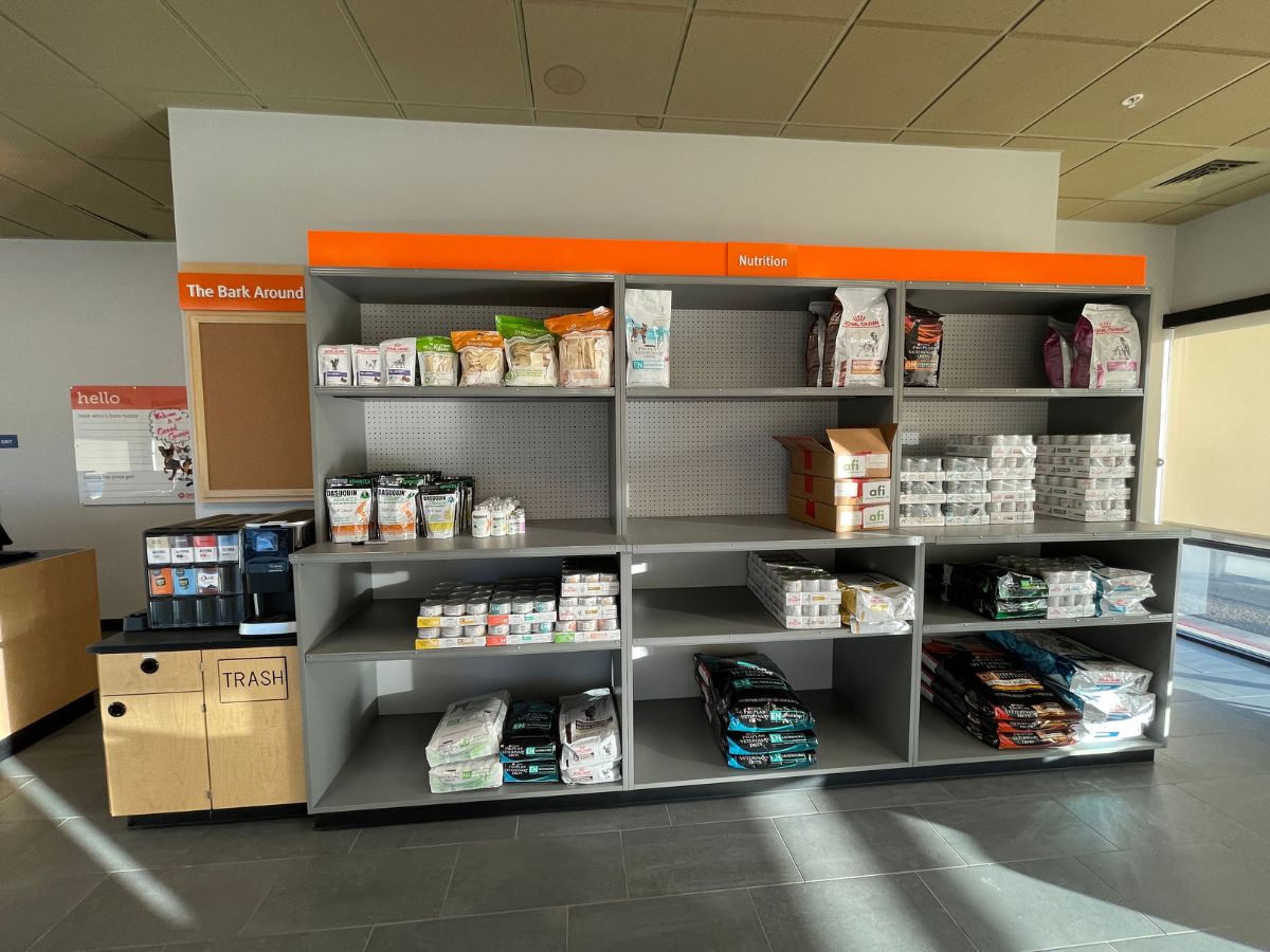 The Banfield Fullerton Town Center hospital lobby and shop