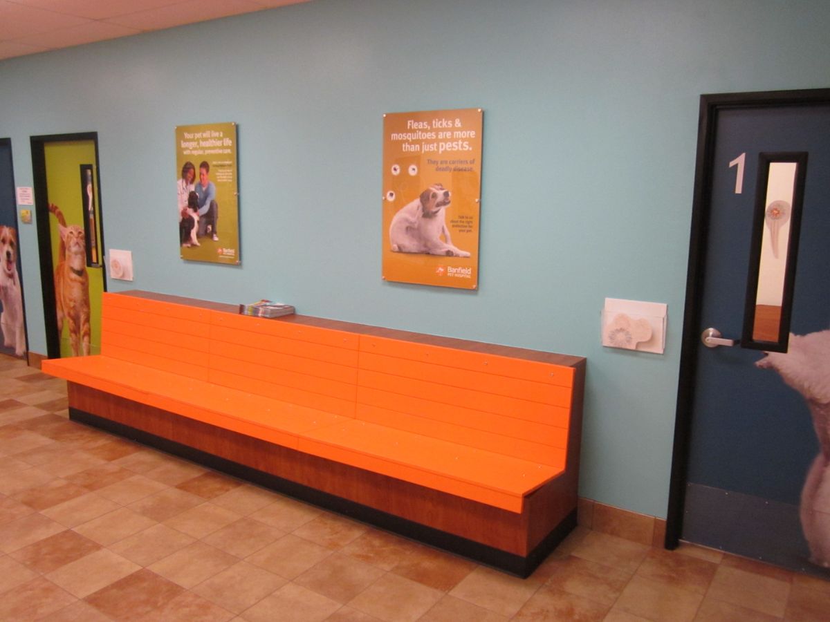 The Banfield Pet Hospital: Brentwood lobby