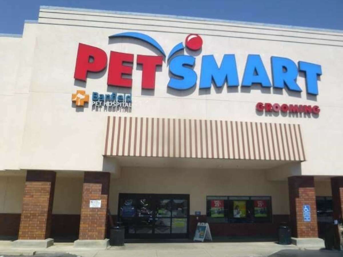 The Citrus Heights PetSmart and Banfield front entrances