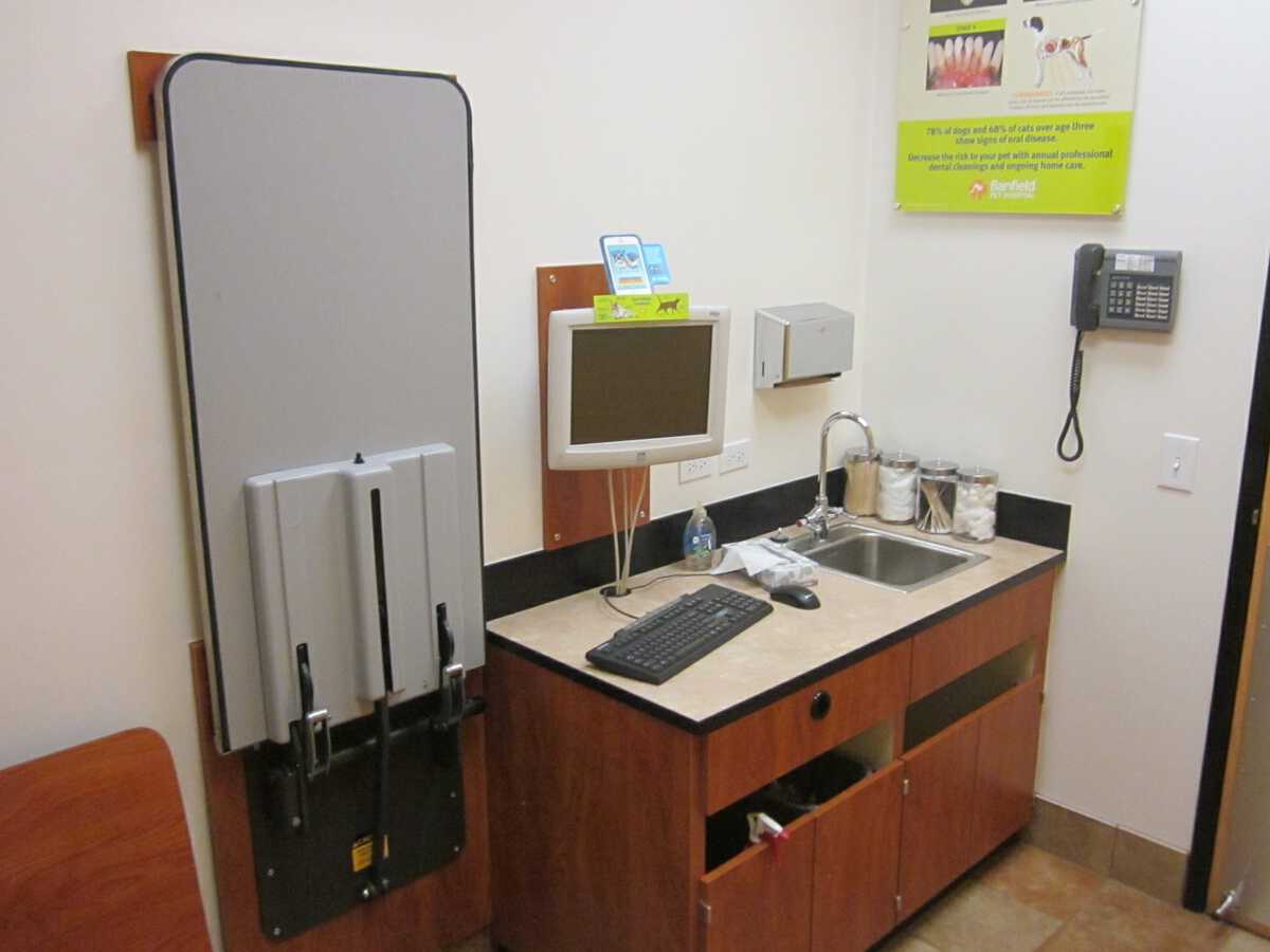 The Evanston Banfield exam room and folding table