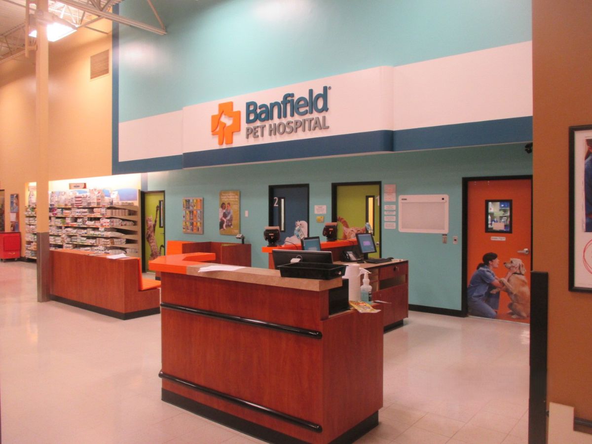 The Banfield - Cranberry hospital front desk