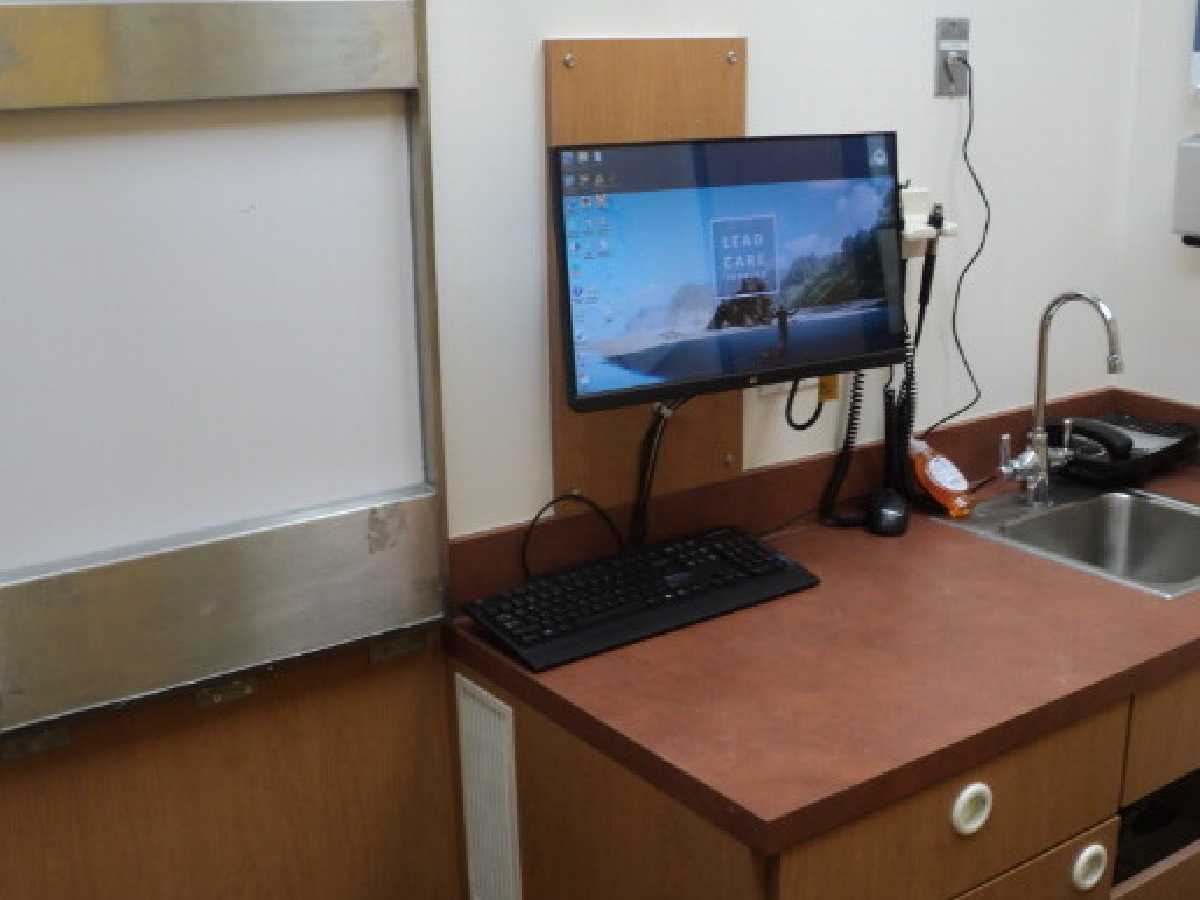 The Tracy Banfield exam room and exam computer