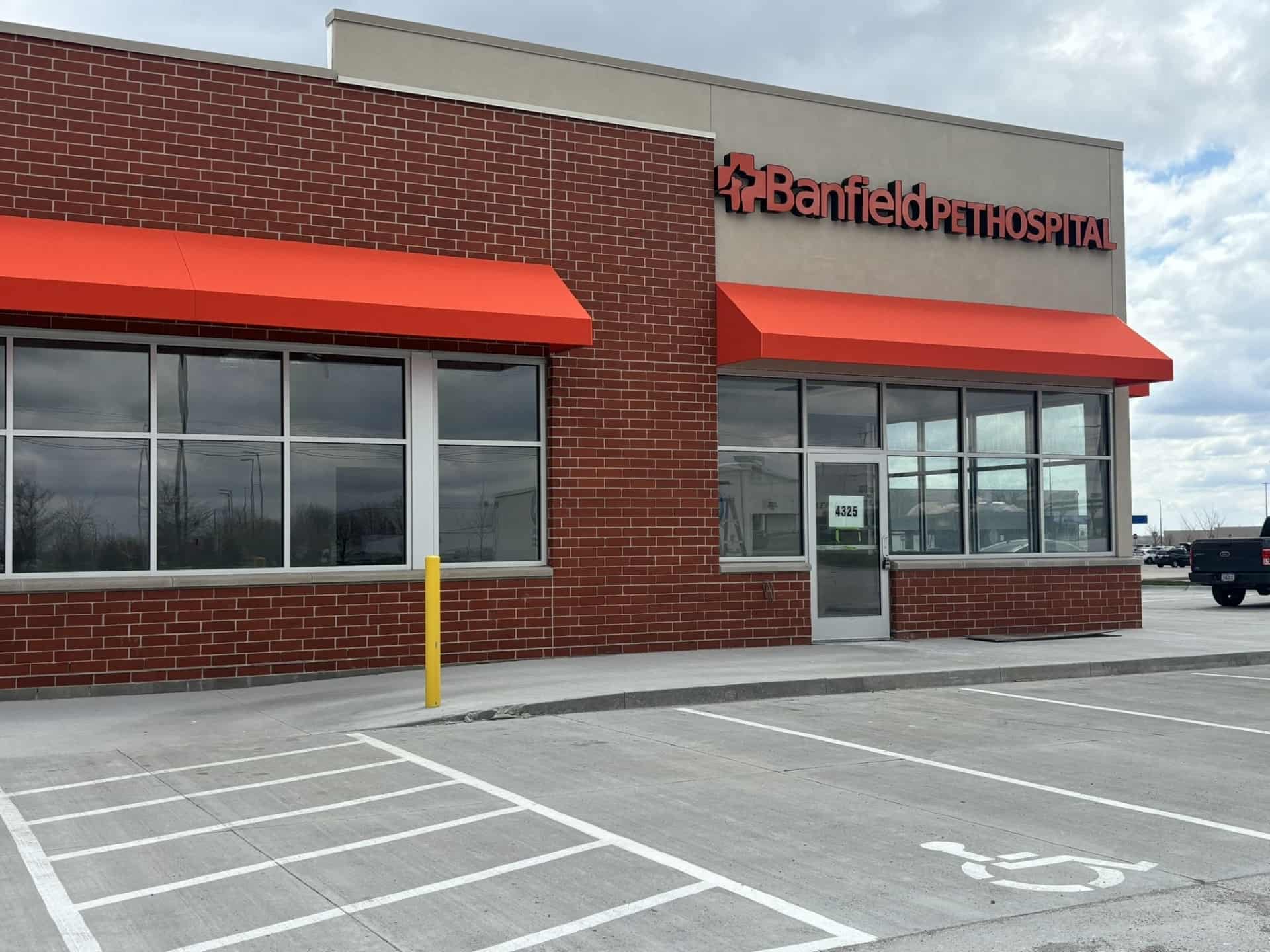 Banfield Pet Hospital Ankeny Delaware - front office