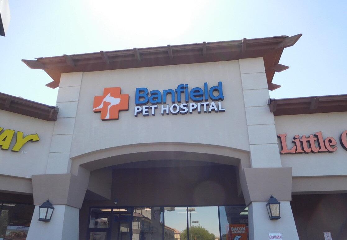 Banfield Pet Hospital: Chandler Riggs Rd entrance