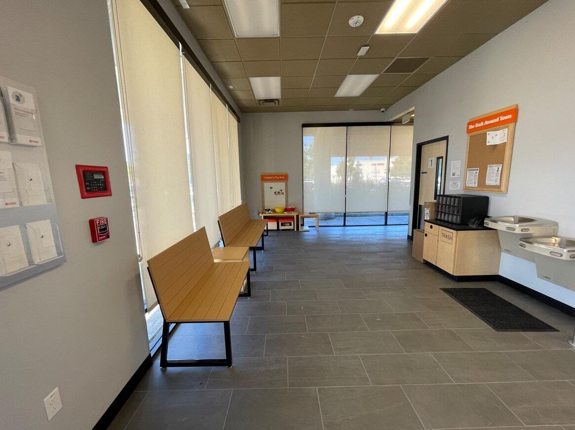 Banfield Pet Hospital: Point Loma lobby
