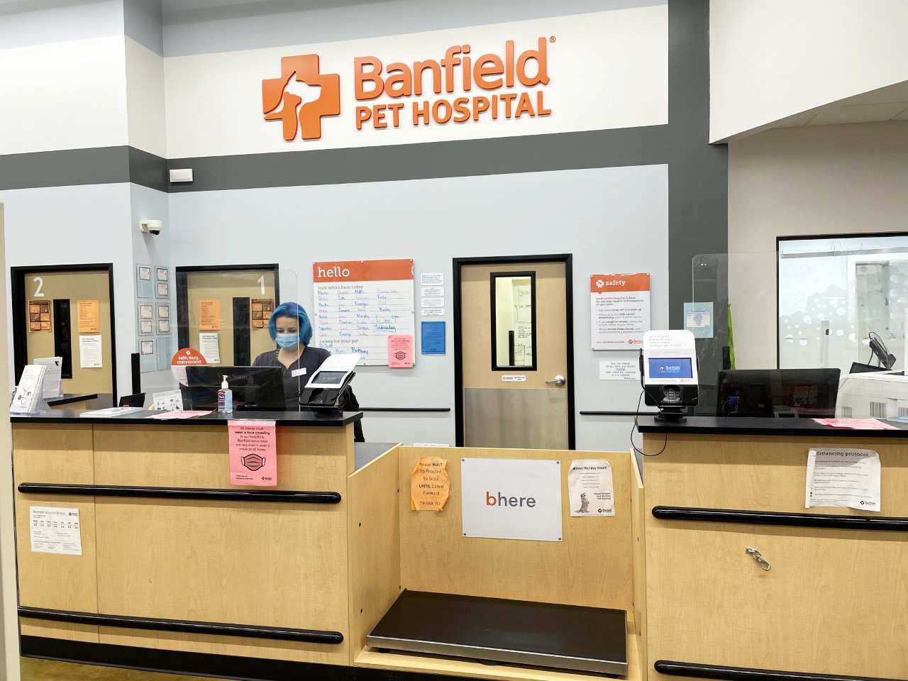 The front desk at the Banfield Pet Hospital