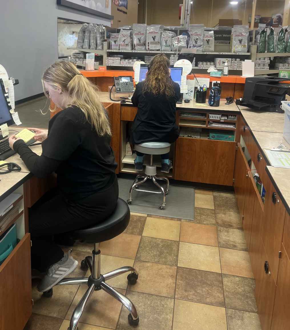 Associates at Banfield Pet Hospital: Shawnee Mission